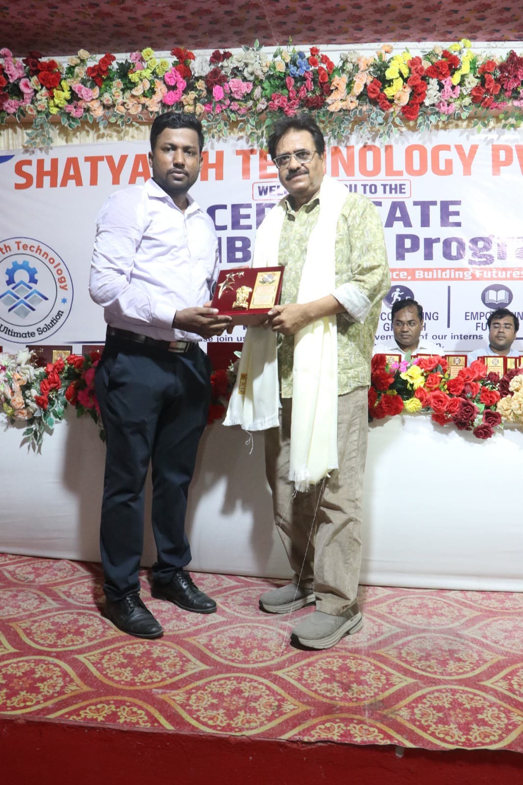 Memento presentation during the Certificate Distribution Program